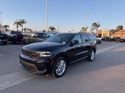 DB Black Crystal Clearcoat 2025 Dodge Durango GT