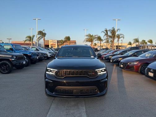 DB Black Crystal Clearcoat 2025 Dodge Durango GT