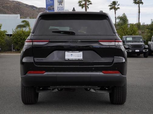 Diamond Black 2026 Jeep Grand Cherokee Laredo
