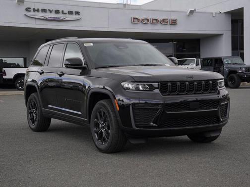 Diamond Black 2026 Jeep Grand Cherokee Laredo