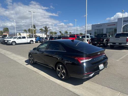 Phantom Black 2022 Hyundai ELANTRA Limited