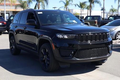 2025 Jeep Grand Cherokee Laredo