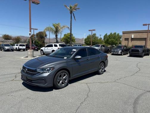 Platinum Gray Metallic 2024 Volkswagen Jetta 1.5T SE