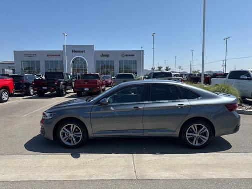 Platinum Gray Metallic 2024 Volkswagen Jetta 1.5T SE