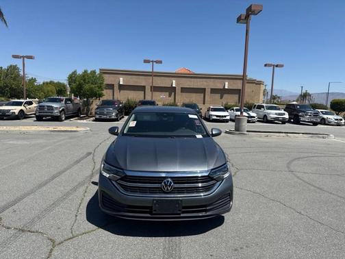 Platinum Gray Metallic 2024 Volkswagen Jetta 1.5T SE