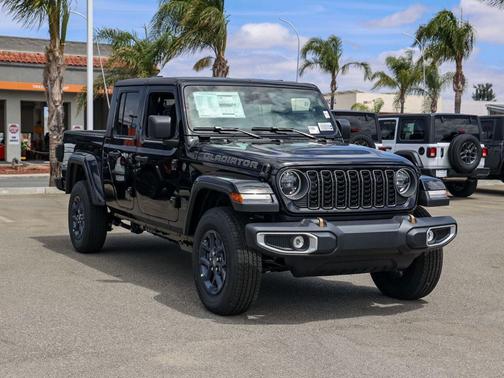 Black Clearcoat 2026 Jeep Gladiator 85th Anniversary Edition