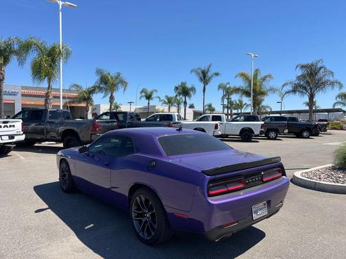 Plum Crazy Pearlcoat 2023 Dodge Challenger R/T Scat Pack