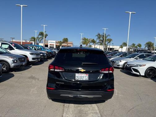 Mosaic Black Metallic 2023 Chevrolet Equinox 2LT