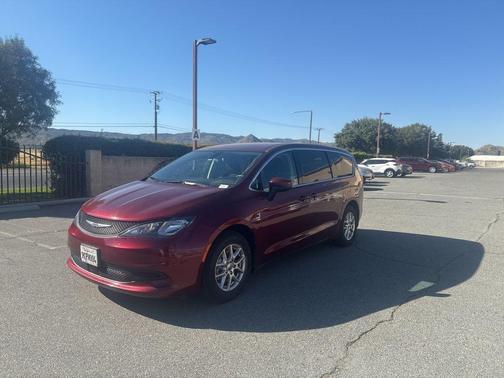 2022 Chrysler Voyager LX