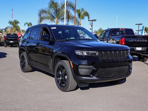 2025 Jeep Grand Cherokee Laredo