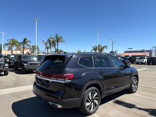 Deep Black Pearl Effect 2025 Volkswagen Atlas 2.0T SE w/Technology