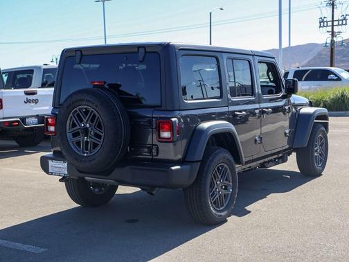 Granite Crystal Clearcoat Metallic 2026 Jeep Wrangler Sport
