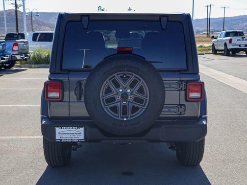 Granite Crystal Clearcoat Metallic 2026 Jeep Wrangler Sport