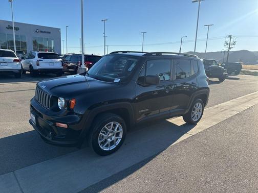 Black Clearcoat 2023 Jeep Renegade Latitude