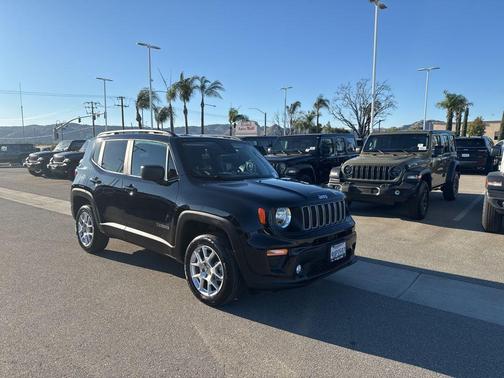 Black Clearcoat 2023 Jeep Renegade Latitude