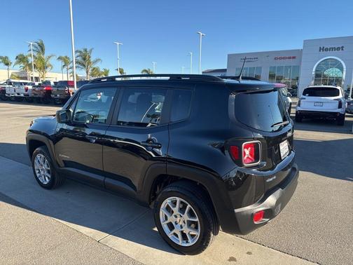 Black Clearcoat 2023 Jeep Renegade Latitude