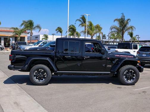 Black Clearcoat 2026 Jeep Gladiator Rubicon