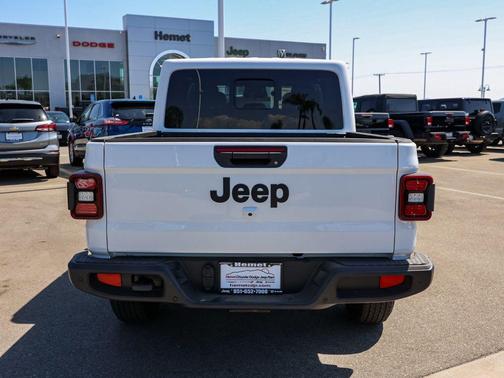 Bright White Clearcoat 2026 Jeep Gladiator Sport