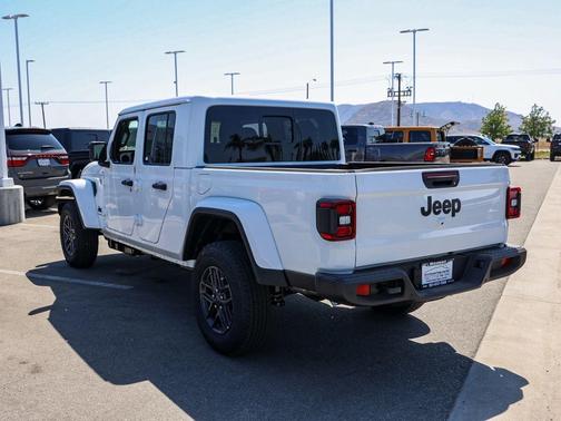 Bright White Clearcoat 2026 Jeep Gladiator Sport