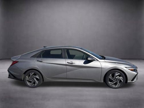 Metal 2025 Hyundai ELANTRA SEL Convenience
