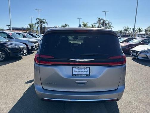 2021 Chrysler Pacifica Touring-L