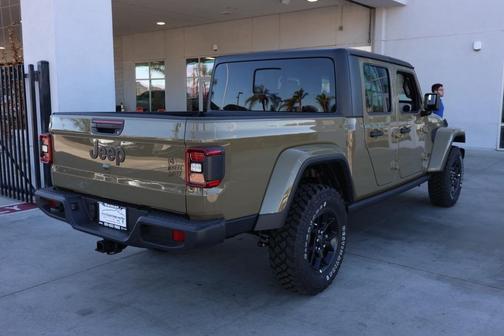2025 Jeep Gladiator Sport