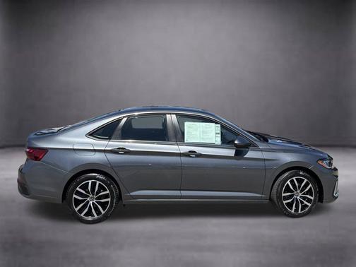 Platinum Gray Metallic 2025 Volkswagen Jetta 1.5T SE