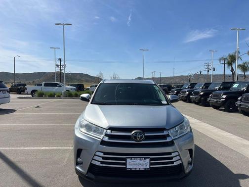 2019 Toyota Highlander SE