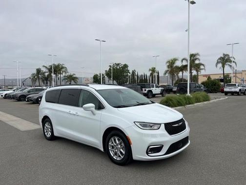 2022 Chrysler Pacifica Touring-L