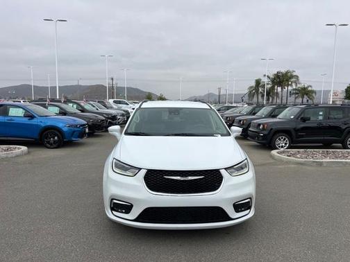 2022 Chrysler Pacifica Touring-L