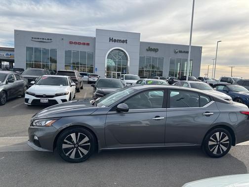 2022 Nissan Altima 2.5 SV