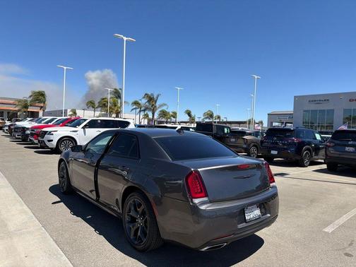 Granite Crystal Clearcoat Metallic 2023 Chrysler 300 Touring L