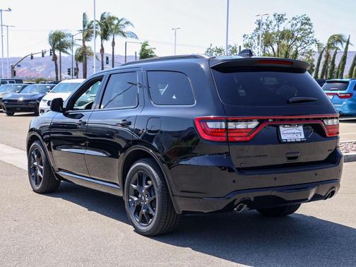 DB Black Crystal Clearcoat 2026 Dodge Durango GT HEMI V8