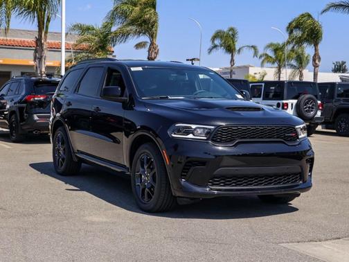 DB Black Crystal Clearcoat 2026 Dodge Durango GT HEMI V8
