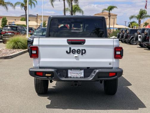 Bright White Clearcoat 2026 Jeep Gladiator 85th Anniversary Edition