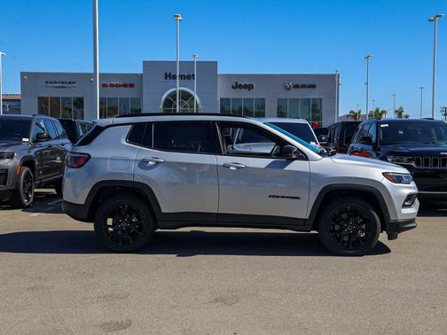 Silver Zynith 2026 Jeep Compass Latitude