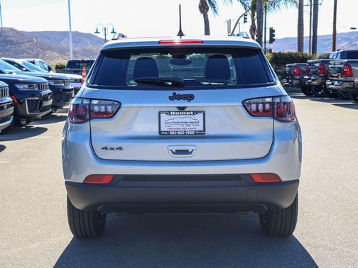 Silver Zynith 2026 Jeep Compass Latitude