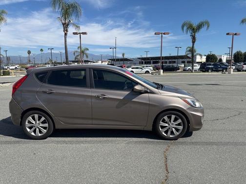 2012 Hyundai Accent SE