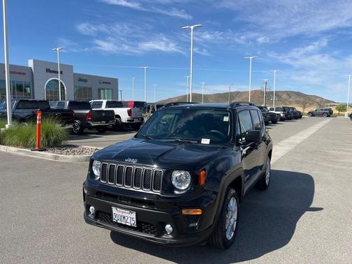 Black Clearcoat 2023 Jeep Renegade Latitude