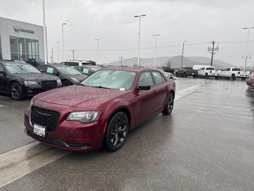 2023 Chrysler 300 Touring