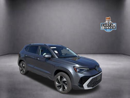Platinum Gray Metallic 2025 Volkswagen Taos 1.5T SE