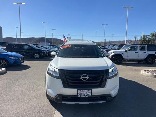 2022 Nissan Pathfinder SL
