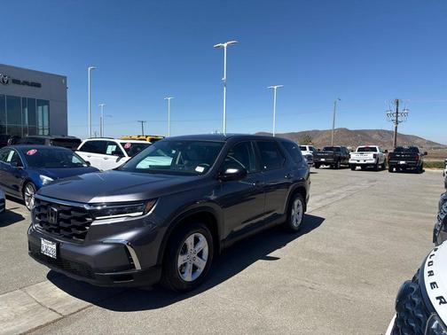 Gray 2024 Honda Pilot LX