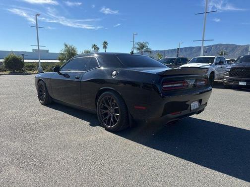 Pitch Black Clearcoat 2016 Dodge Challenger SRT Hellcat
