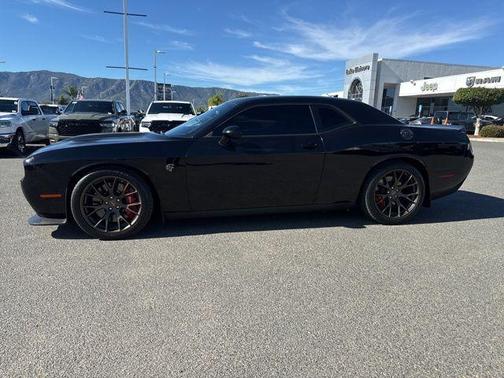 Pitch Black Clearcoat 2016 Dodge Challenger SRT Hellcat