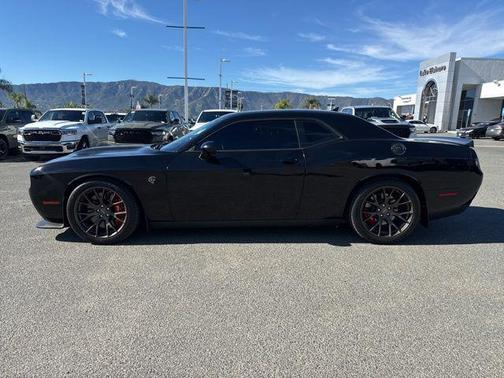 Pitch Black Clearcoat 2016 Dodge Challenger SRT Hellcat