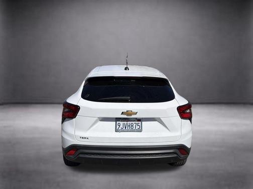 Summit White 2024 Chevrolet Trax LS