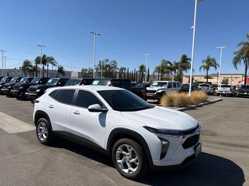 Summit White 2024 Chevrolet Trax LS