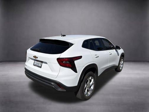 Summit White 2024 Chevrolet Trax LS