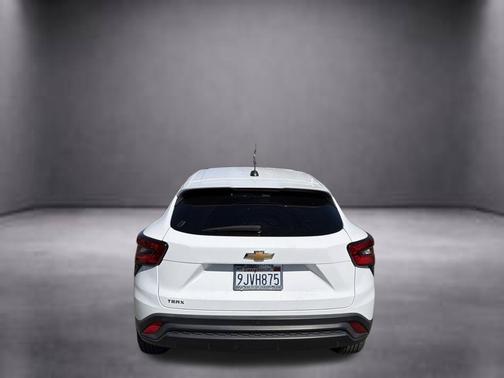 Summit White 2024 Chevrolet Trax LS